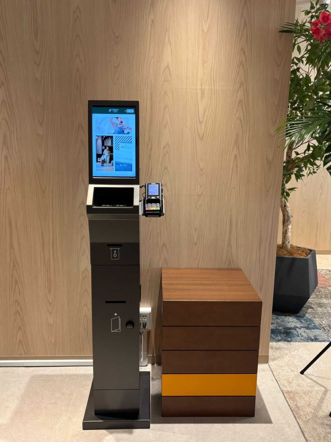 Holiday Inn and Suites Sapporo Odori Park self-service kiosk